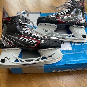 CCM Black and White Ice Hockey Skates JetSpeed FT 460 Used Like New Mens Sz 9.5